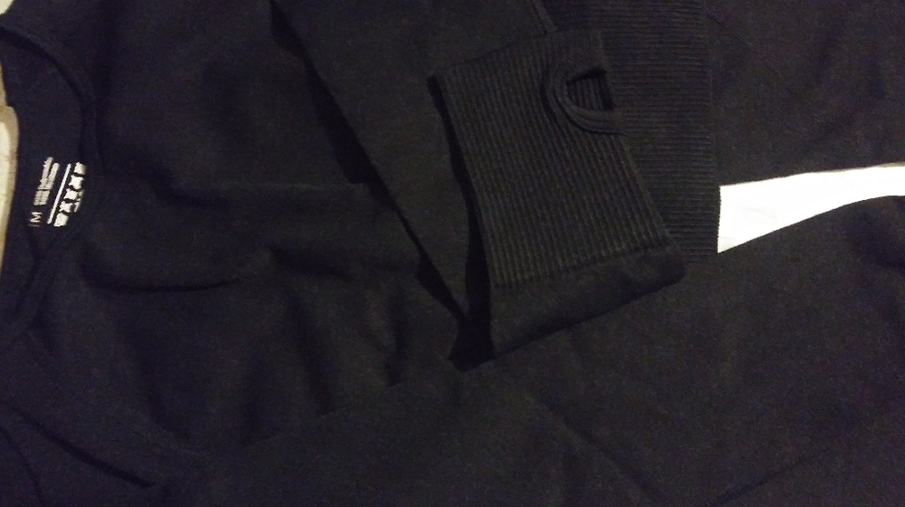 Athletic wear matching crop shirt & leggings black